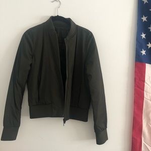 lululemon REVERSIBLE bomber !